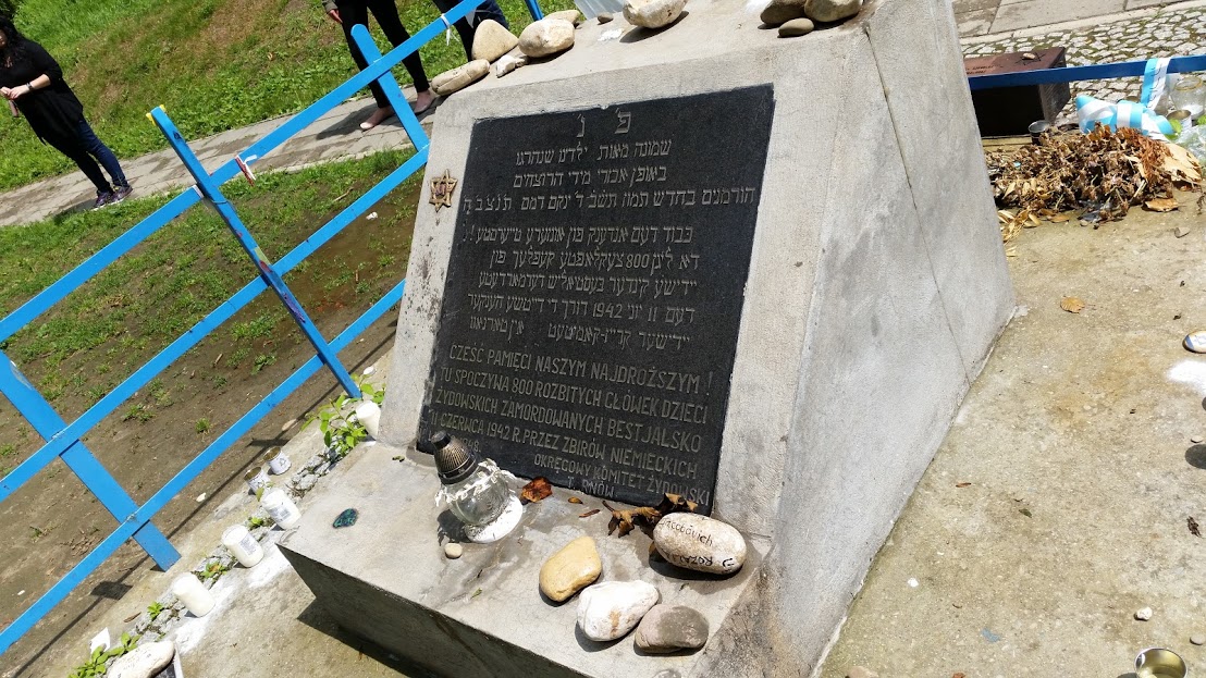 Memorial plaque honouring the local Jewish community