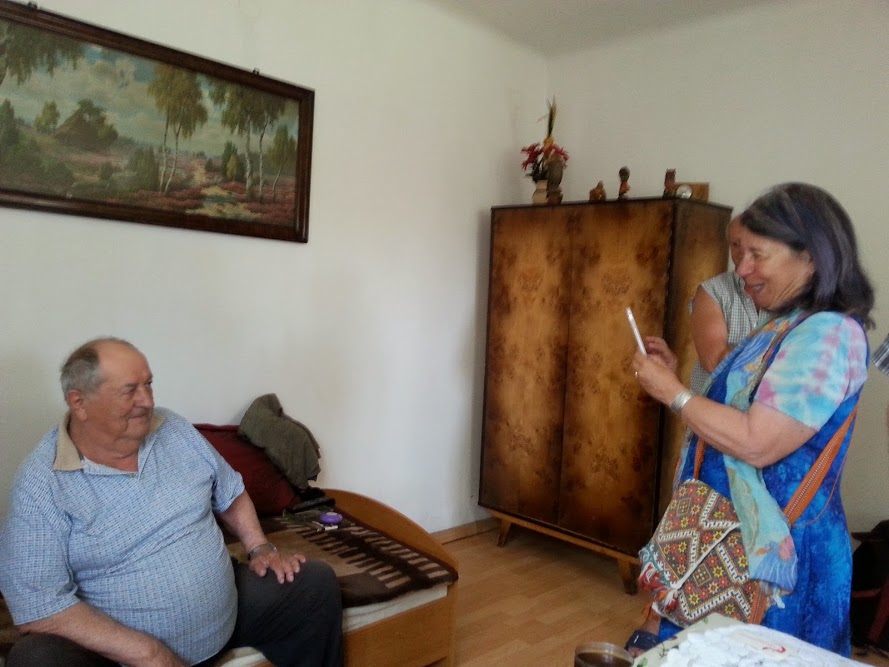 Reuniting a traveller with a relative in their family home in Poland